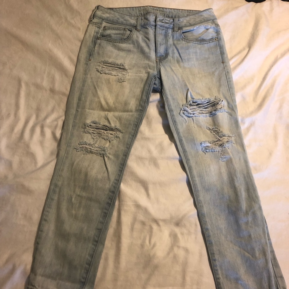 American Eagle Distressed Boy Crop Jeans